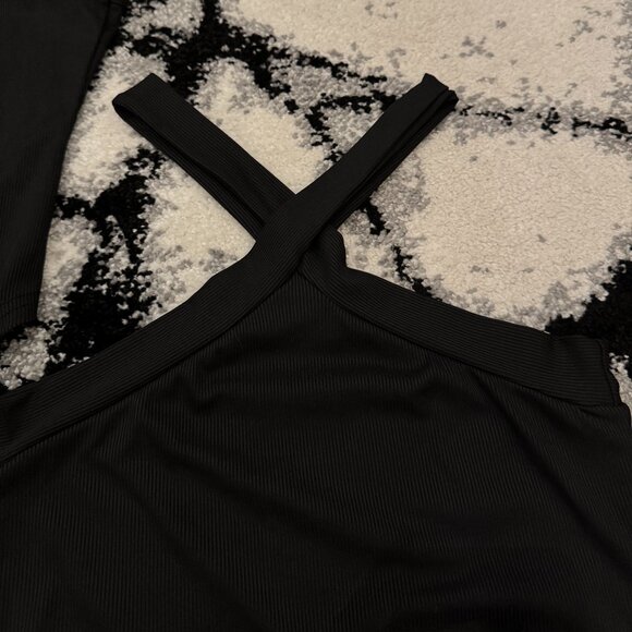 2-Piece Black Bodysuit Set – Sleek & Versatile Wardrobe Staples 🖤 - Picture 3 of 4